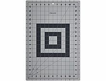 Řezací podložka Fiskars pro patchwork či řezání papíru - 30 x 45 cm