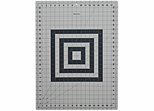 Řezací podložka Fiskars pro patchwork či řezání papíru - 45 x 60 cm