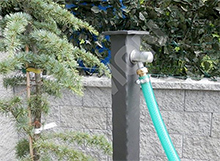 Kovaný zahradní vodovodní sloupek V2K - 2 kohouty a závěs